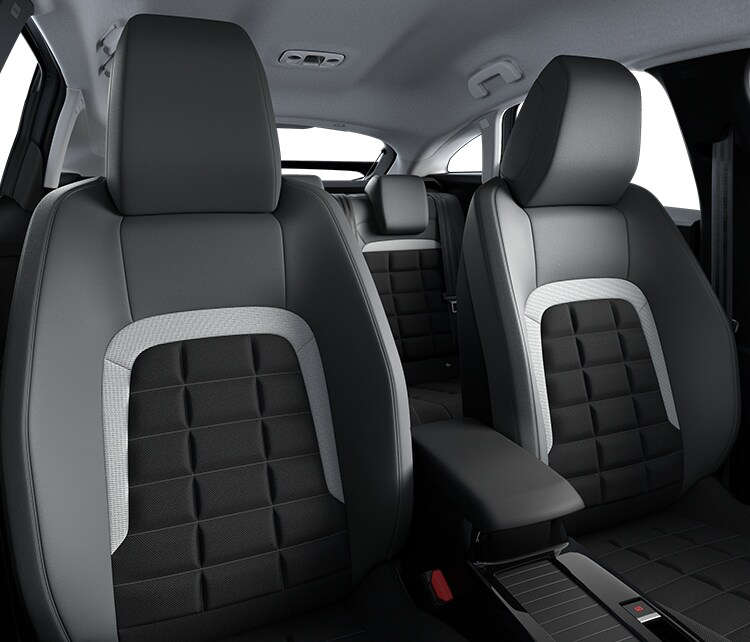 Передні сидіння у салоні Citroën C4