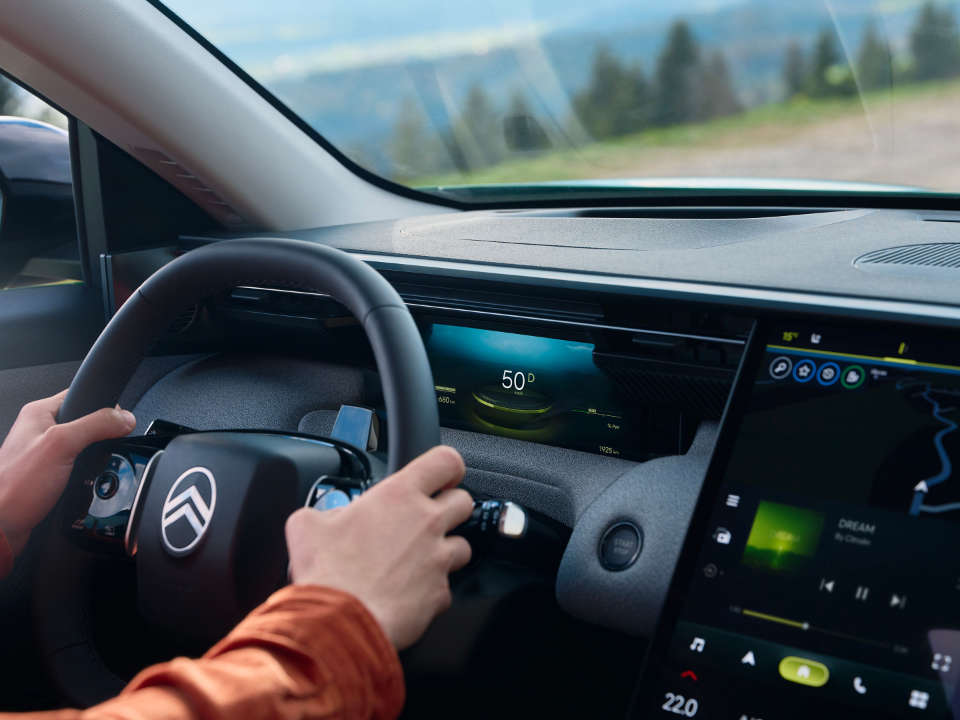 Кермо у салоні нового C5 Aircross