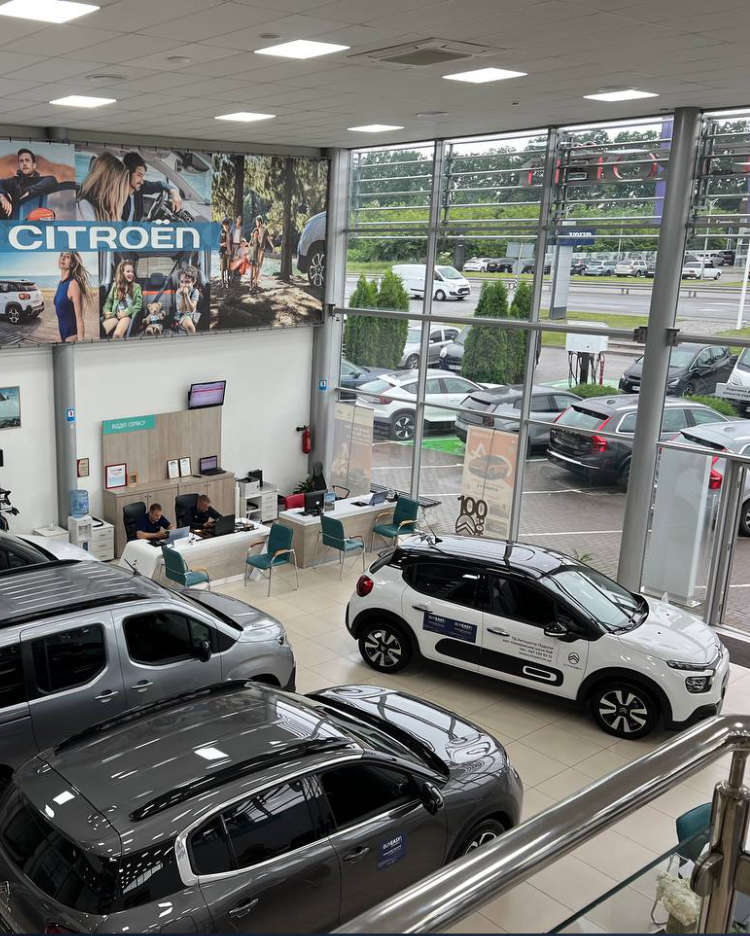 Виставкова зала автосалону Citroën «Автоцентр Поділля» на Немирівському шосе, 94в у Вінниці